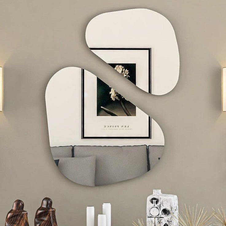 مرايا قطعتين