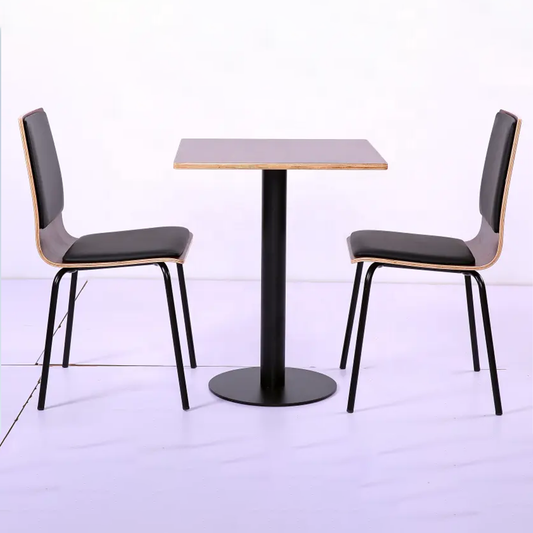 ترابيزة مع كرسيين