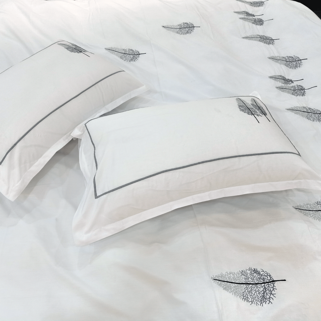 غطاء لحاف مُطرز أبيض قطن 250tc بركال و 2 غطاء وسادة - مقاسات متعددة - BD341