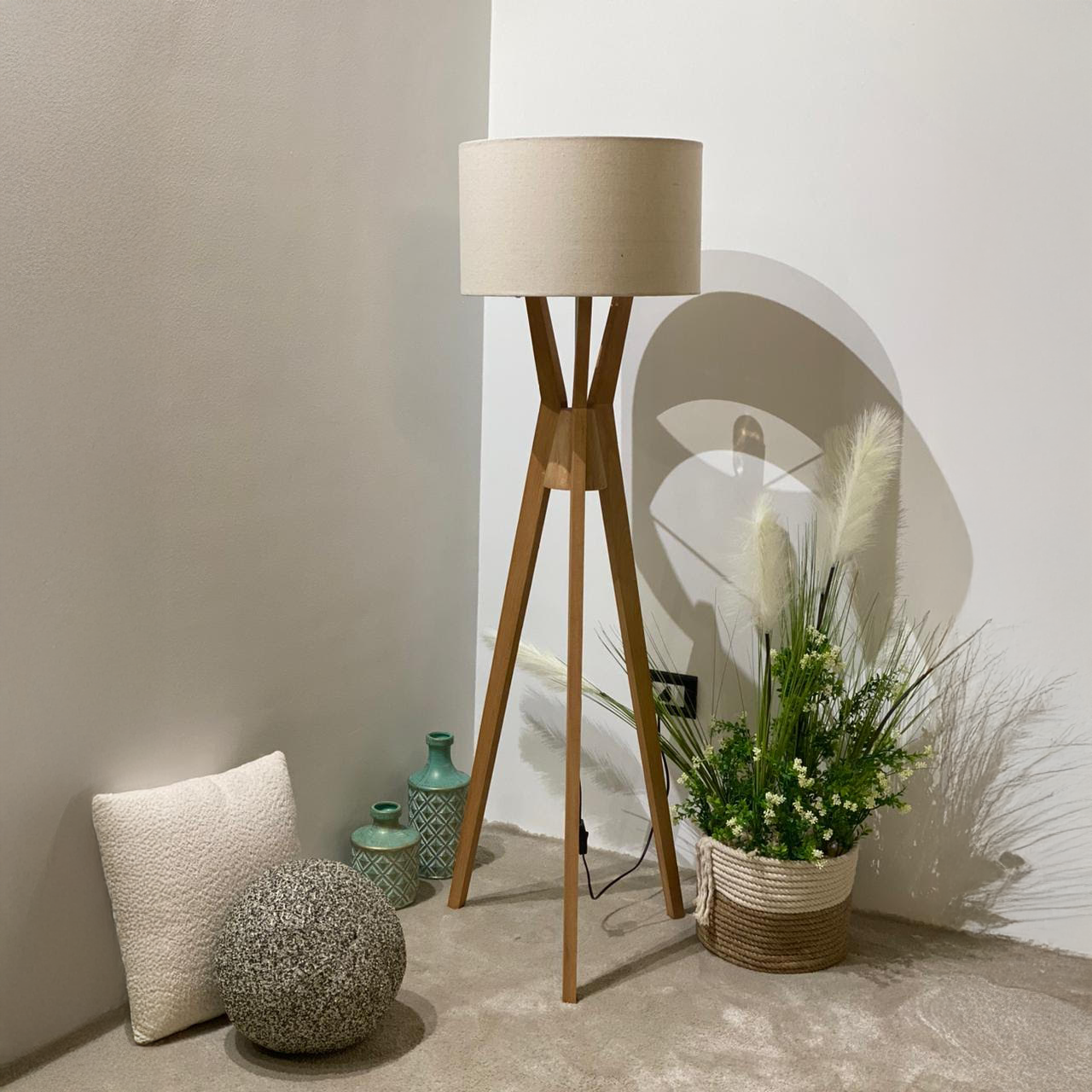 اباجورة ارضية