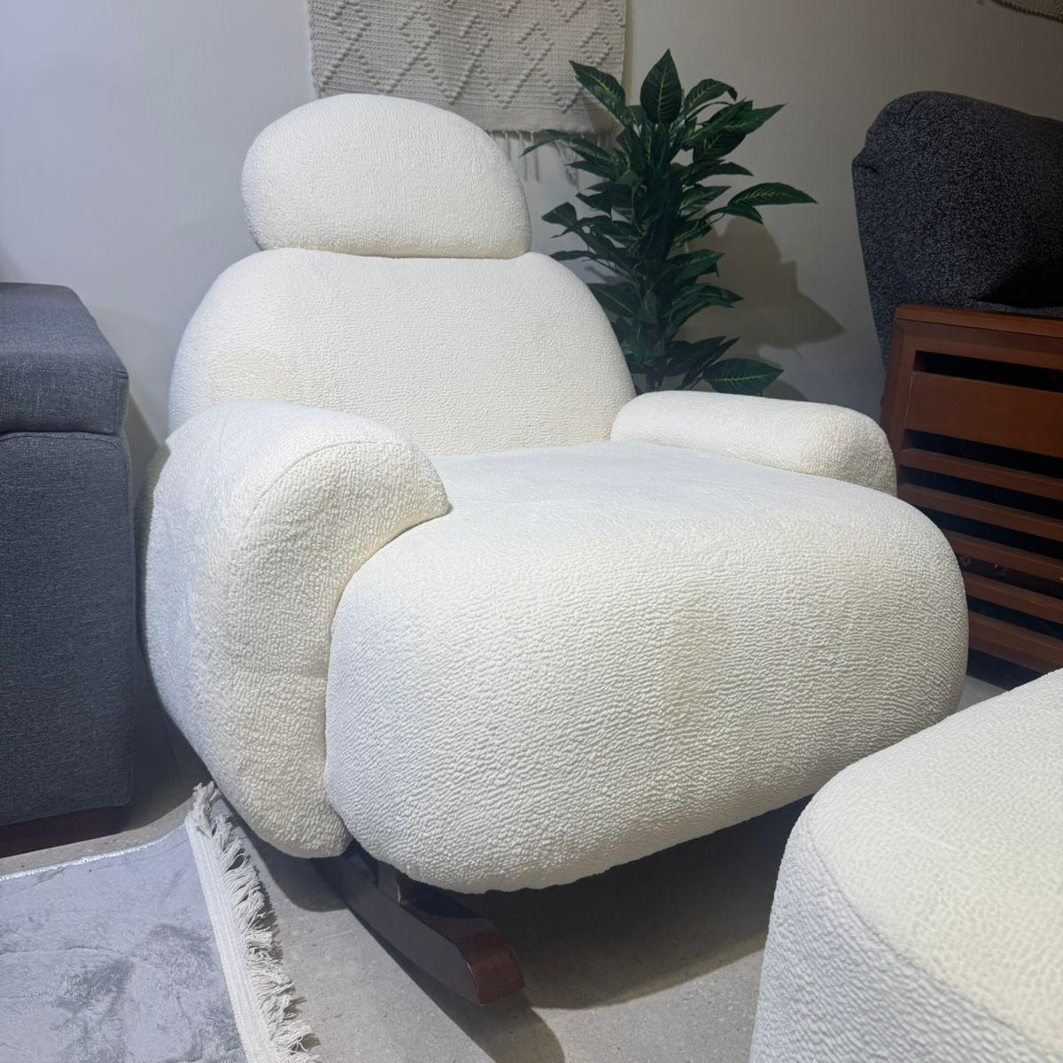 كرسي هزاز خشب زان مع بوف 85×85سم - WM133